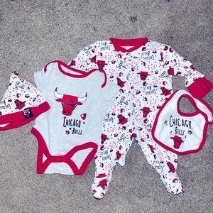 Chicago Bulls Baby onesie 4 piece set SIZE: 0-3month